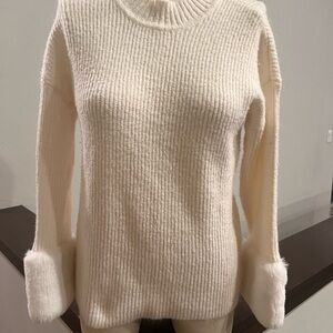 Liz Claiborne Cream Turtleneck Sweater